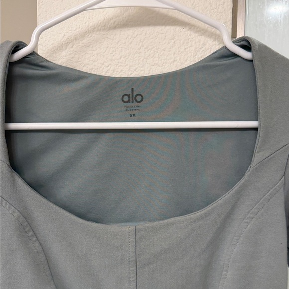 ALO Yoga Women's Gray Long Sleeve sculpt Top - Picture 3 of 3